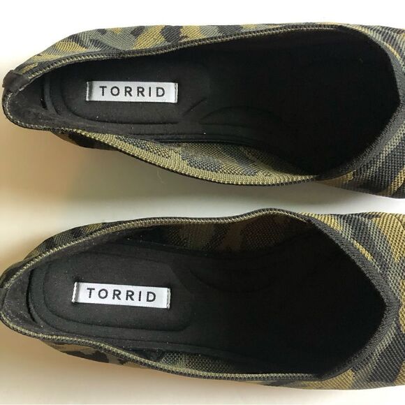 Torrid camouflage pointed toe slip on flats 11.5 wide - Picture 3 of 8
